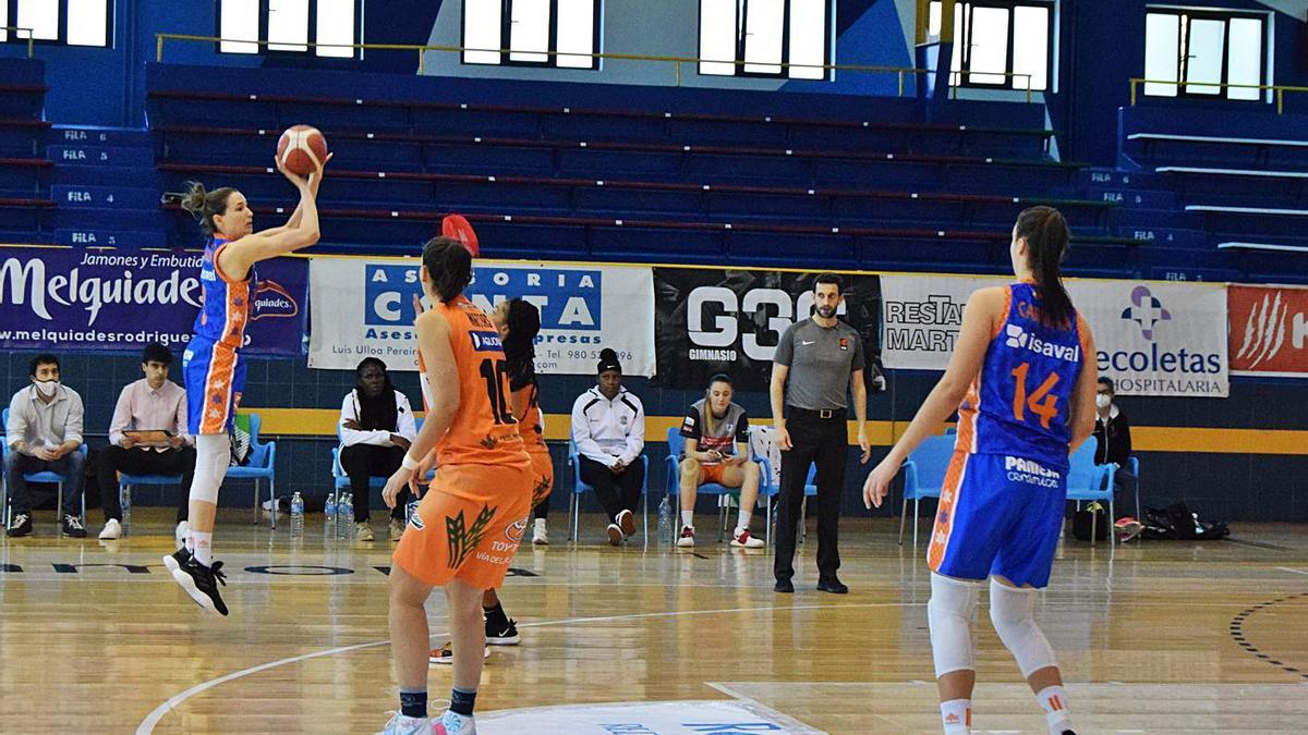 El Valencia Basket ganó con comodidad a su rival y llega a la Copa en plena forma. | MANEL HERNÁNDEZ