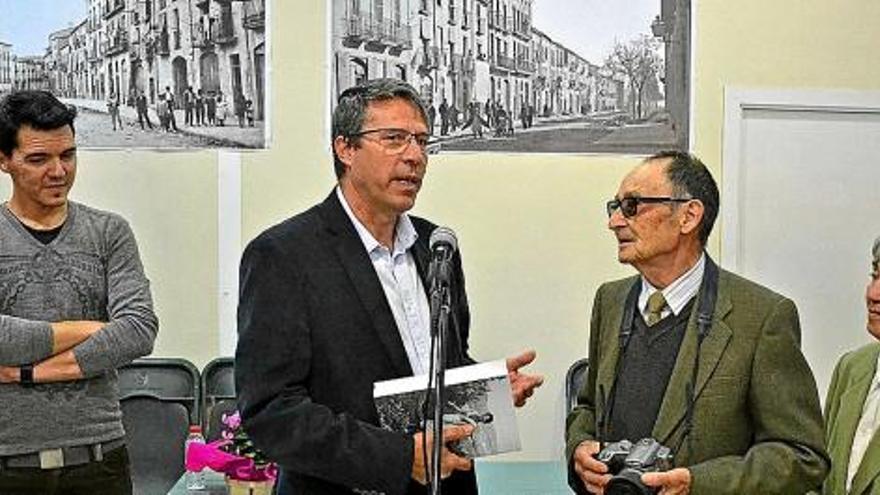 Josep Juncadella presenta el seu llibre de records fotogràfics de Súria