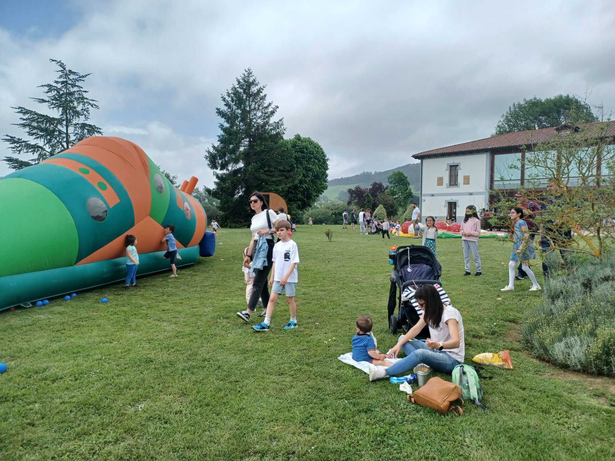 Llenazo en Lugo de Llanera: la jornada en familia desborda las previsiones