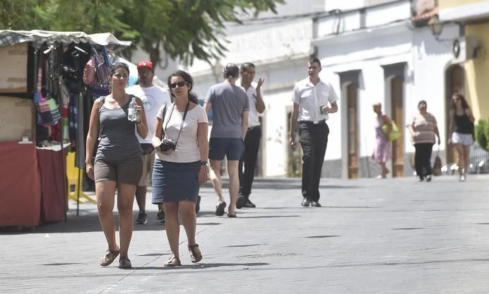 PROCESION Y FOTOS DE CALOR EN SANTIAGO DE TUNTE