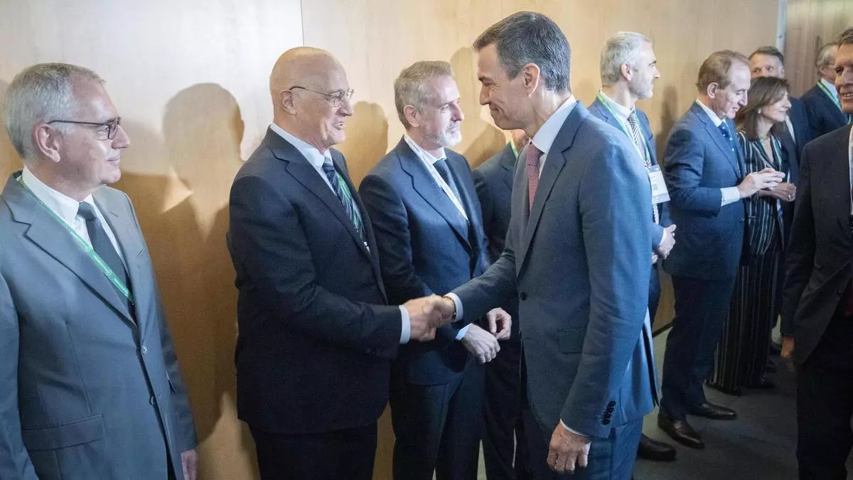 La fusión a tres con Unicaja y Abanca, alternativa del Sabadell frente a la opa del BBVA