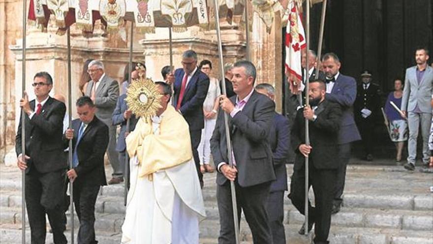 Alcalà culmina los días de fervor religioso de fiestas