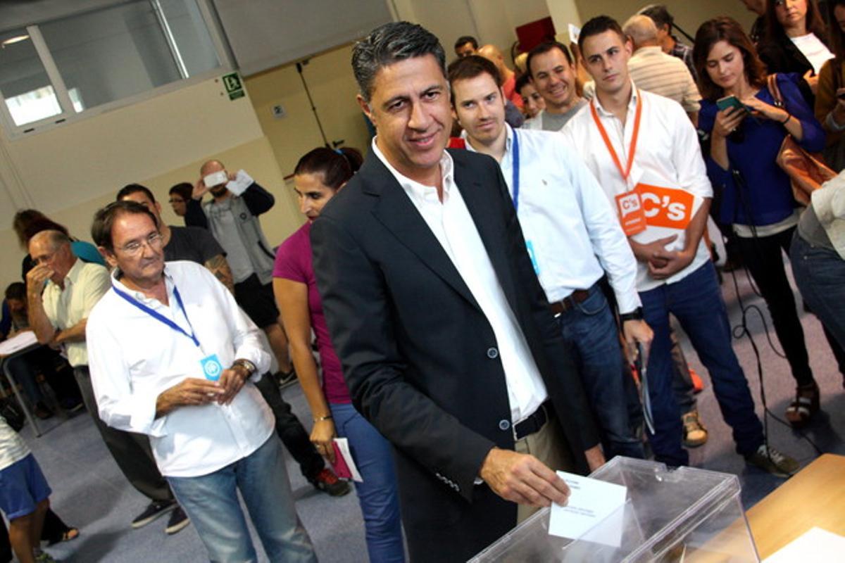 Xavier García Albiol, candidat del PP, en el moment de votar, a Badalona. Xavier García Albiol, candidat del PP, en el moment de votar, a Badalona.