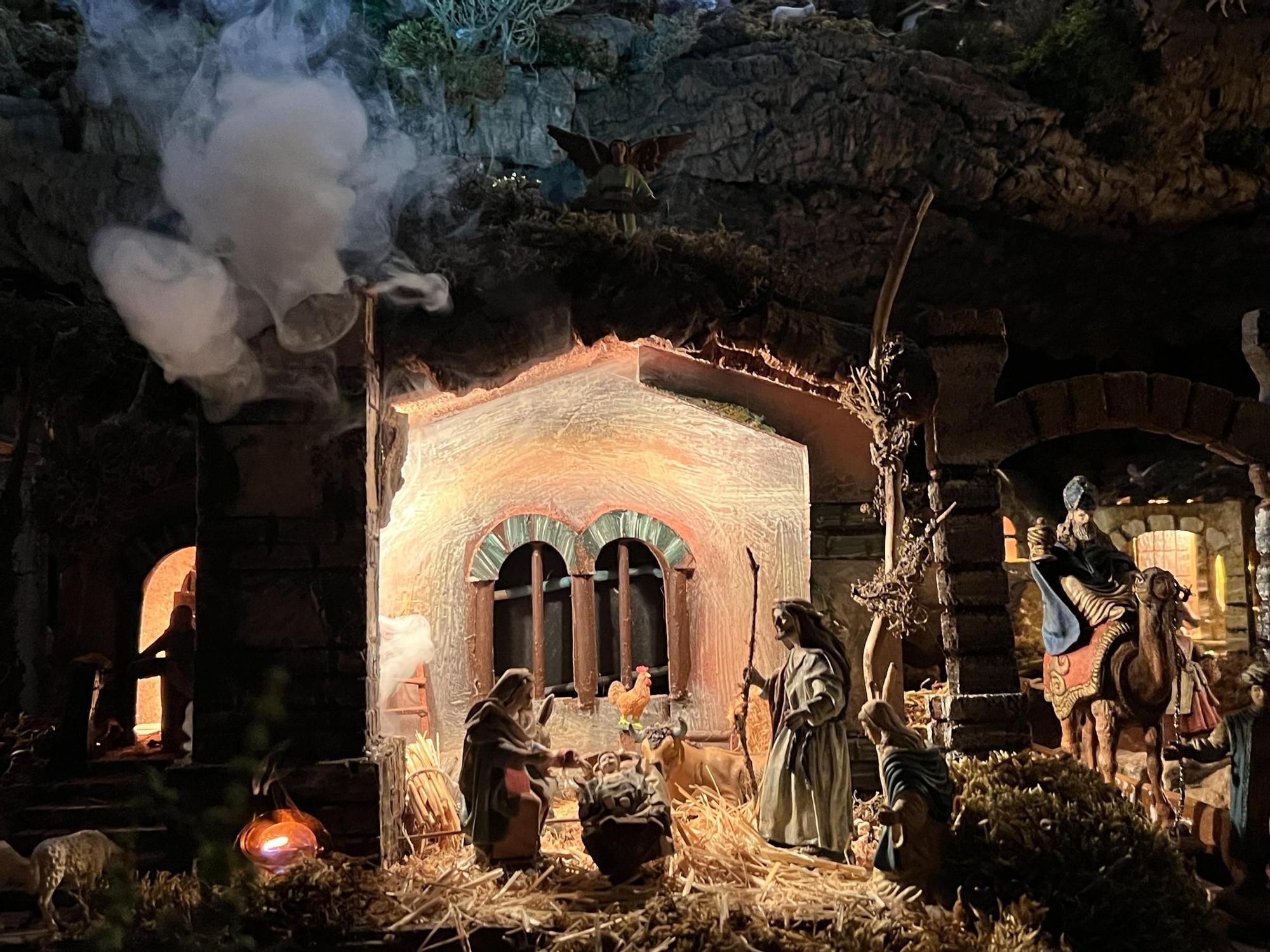 Así es el espectacular belén mecanizado de la Casa de Papa Noel de Burriana