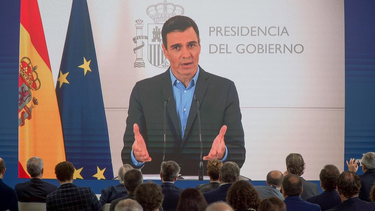 El presidente del Gobierno, Pedro Sánchez, interviene por videoconferencia en el Foro la Toja, en el Gran Hotel La Toja.
