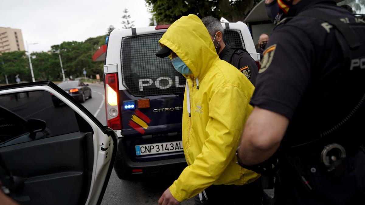 Detenidos decenas de migrantes en Ceuta para identificarlos y hacerles PCRs