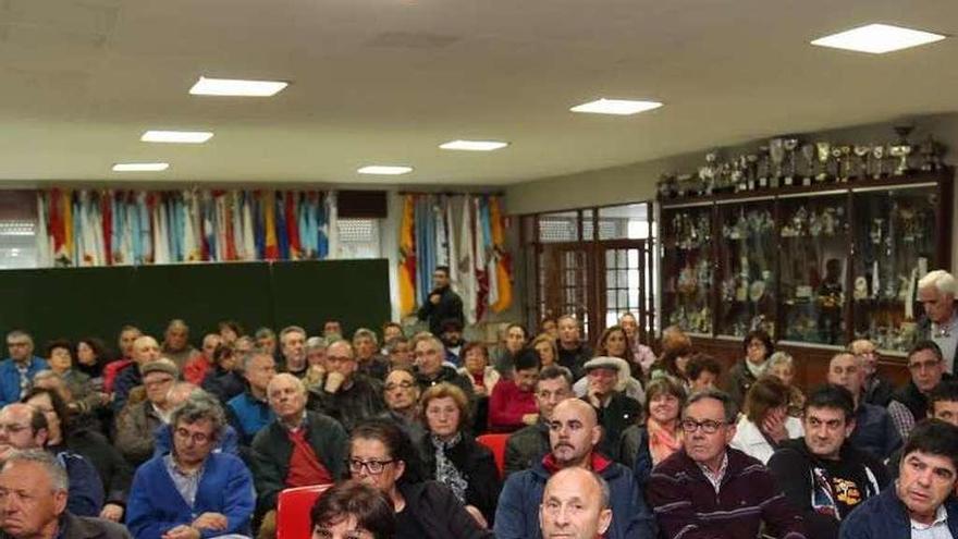 Asistentes a una charla sobre el PXOM. // Muñiz