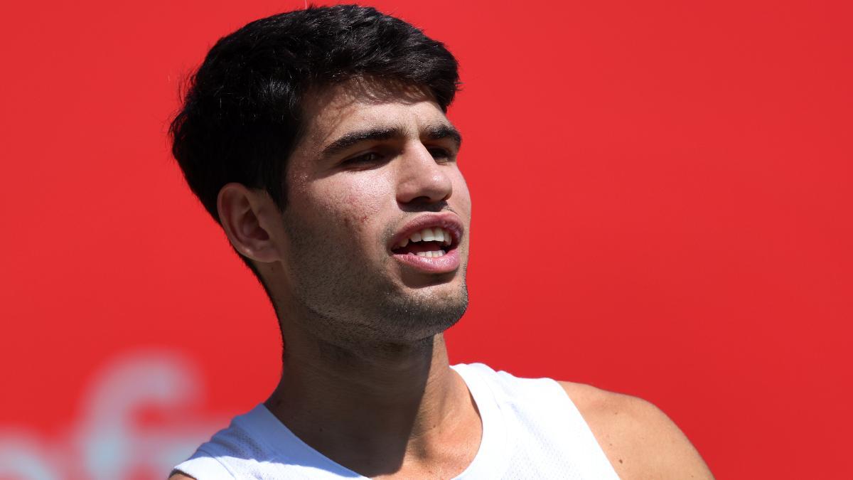 Alcaraz se estrena en Queen's 2025 hoy martes 17 de junio contra Walton