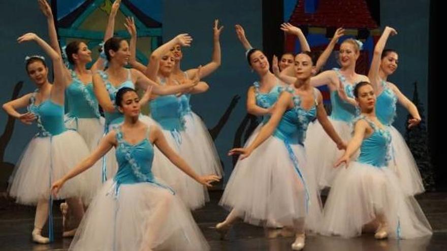 Grup de ballarines en el muntatge de Ballet Clàssic Manresa