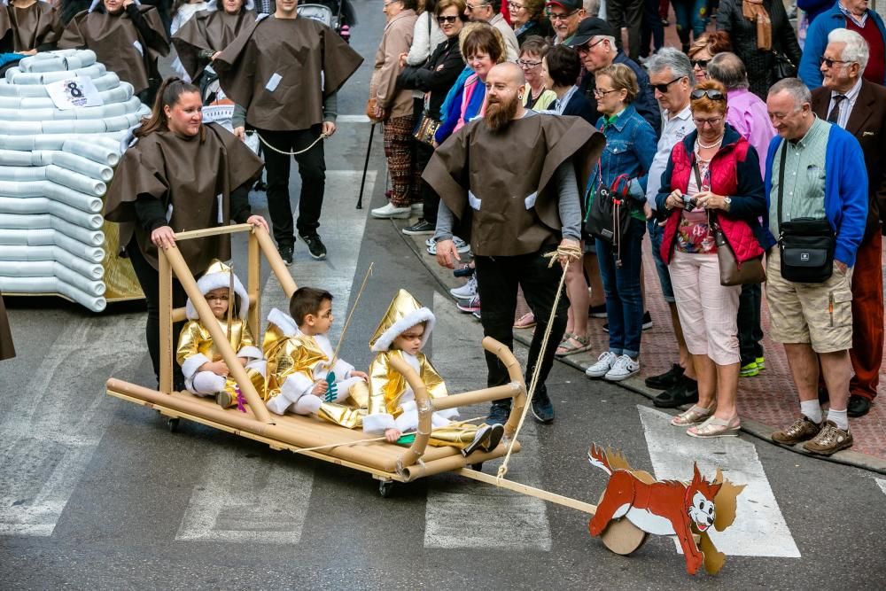 Los más pequeños desfilan en el Carnaval Infantil de Benidorm.