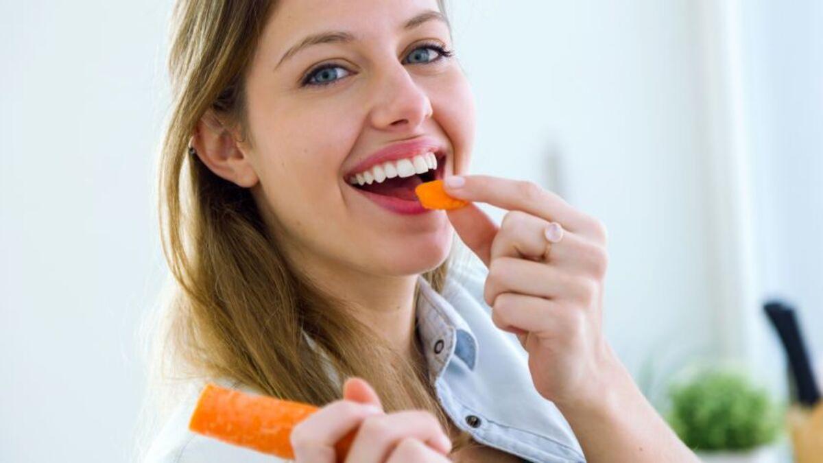 Comer zanahoria ayuda a que la piel se broncee más rápido?