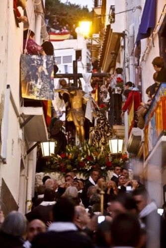 Alicante se vuelca con la procesión de Santa Cruz