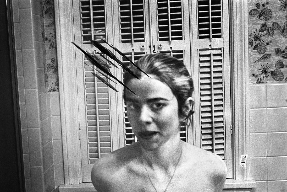 Selbstporträt von Donna Ferrato (Lorain, Ohio, 1976).