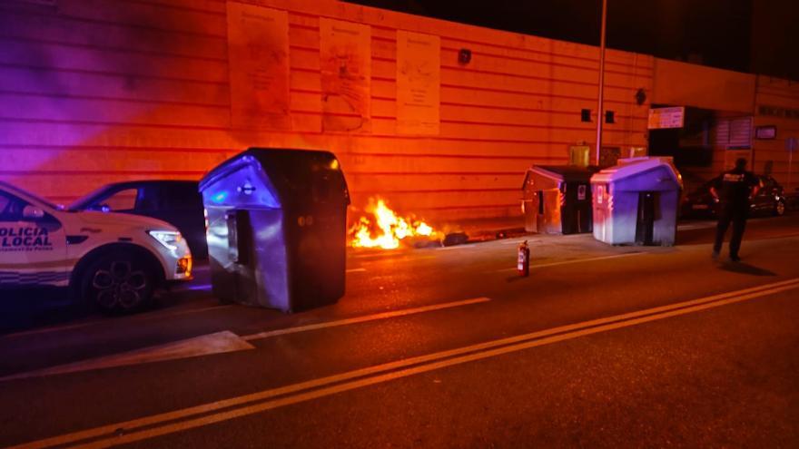 Detenidos tres menores por provocar un incendio de contenedores en Palma
