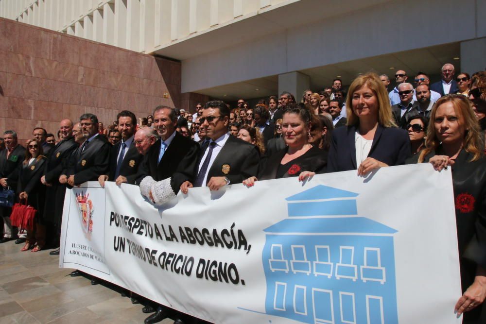 Los abogados malagueños se manifiestan en defensa del turno de oficio