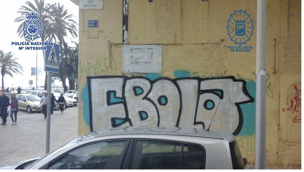 Algunas de las pintadas firmadas por EBOLA