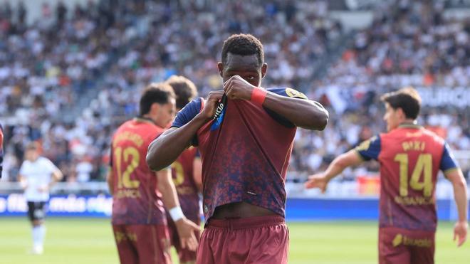 Así es el nuevo contrato de Bil Nsongo: el Deportivo ata a su goleador promesa hasta 2030