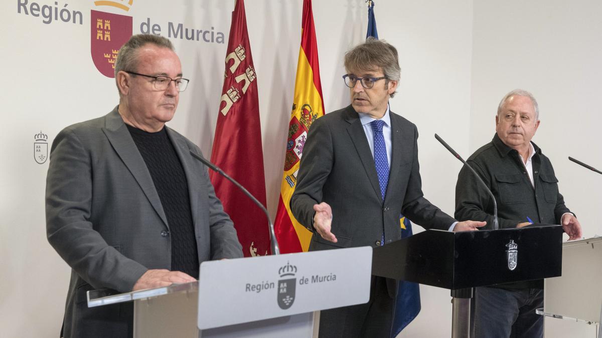 Santiago Navarro, Luis Alberto Marín y Antonio Jiménez, tras la reunión del 5 de diciembre.