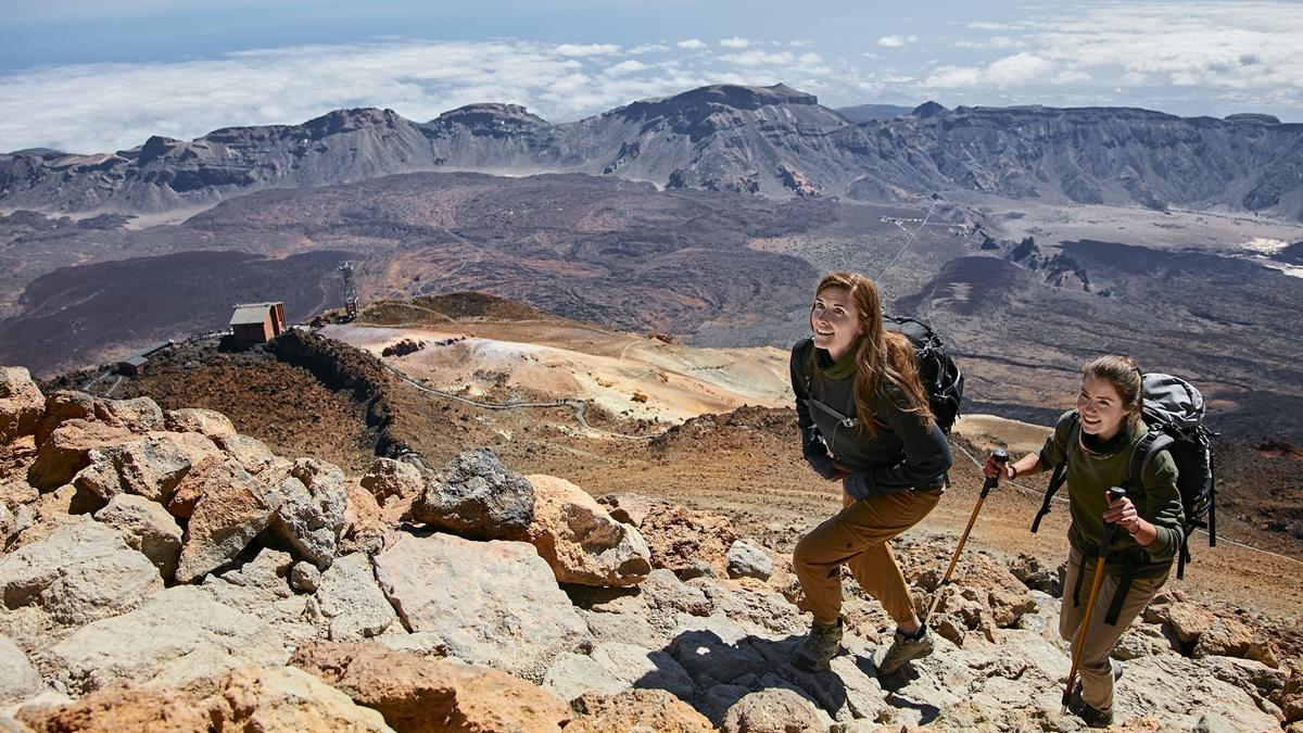 Turistas ascendiendo al pico del Teide.