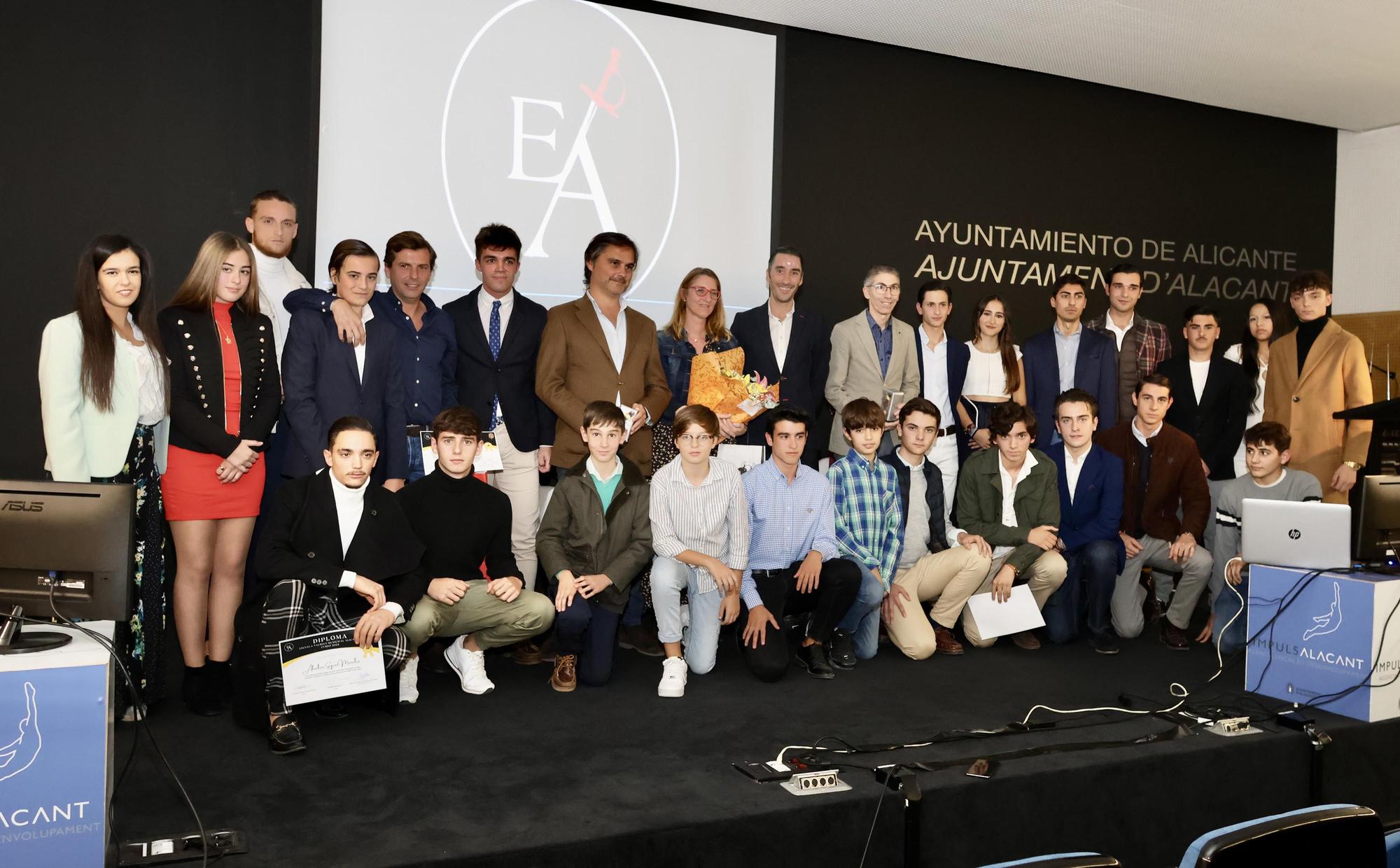 Entrega de diplomas de finde curso a los alumnos de la Escuela Taurina de Alicante