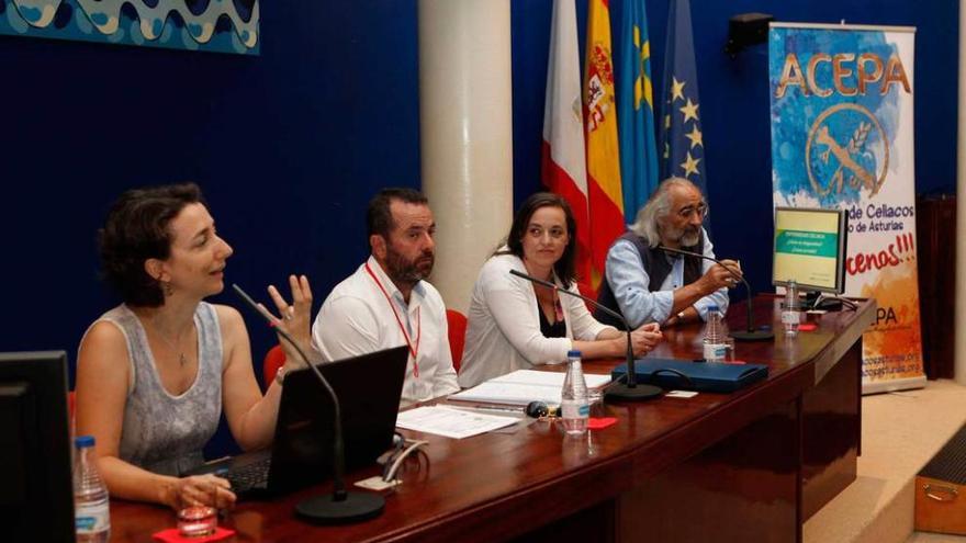 Por la izquierda, Cristina Molinos, el presidente de Acepa, Carlos Celorio, María Jesús Lobo y Agustín Costas.