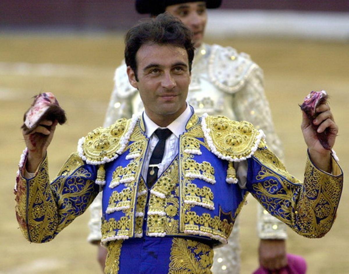 Enrique Ponce fa la volta, a la plaça de toros de Múrcia.