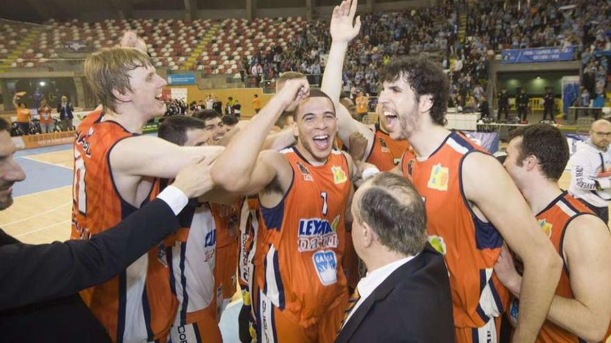 Los jugadores del Básquet Coruña celebran el pase a las semifinales.