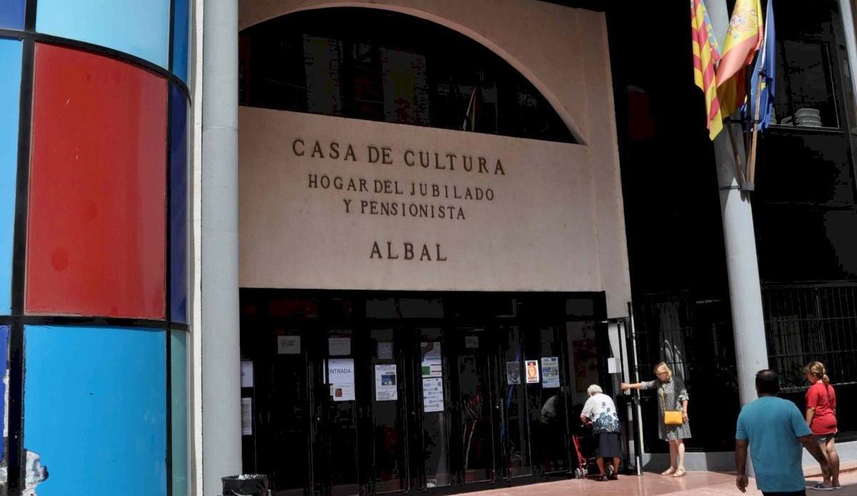 Una imagen de archivo de la fachada de la Casa de la Cultura de Albal.