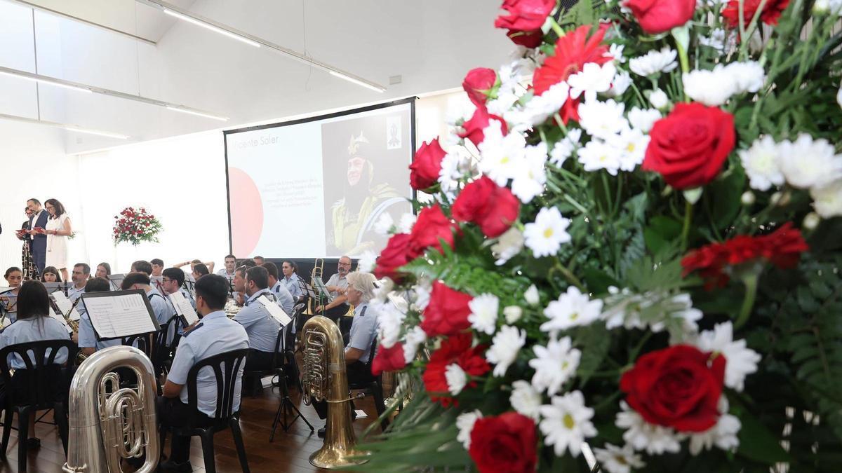 Homenaje a los 42 festeros y festeras que hicieron grande los Morosy Cristianos en Torrent.