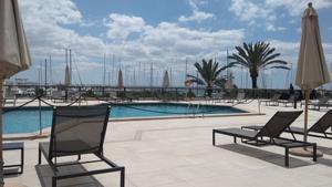  Piscina en un hotel de Mallorca.