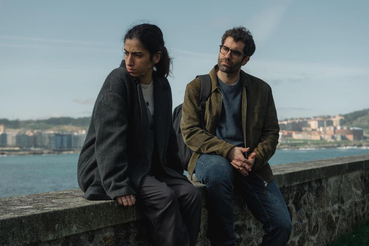Imágenes de 'Ardora' en distintos lugares de A Coruña como el puerto o la playa de Matadero