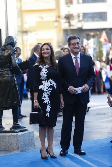 Desfile de los Reyes, personalidades y premiados en la alfombra azul