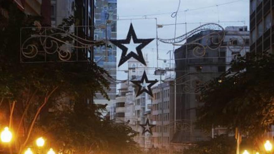 La Rambla se iluminará por Navidad el próximo viernes.