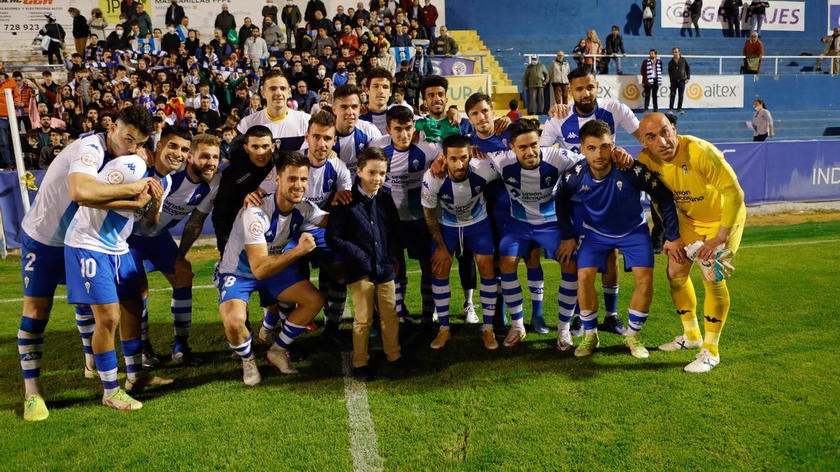 Los jugadores celebran una victoria en El Collao