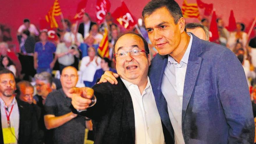 Miquel Iceta, con Pedro Sánchez, en un mitin en Barcelona.