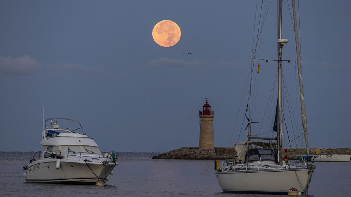 Así se vio la superluna  de agosto desde Mallorca
