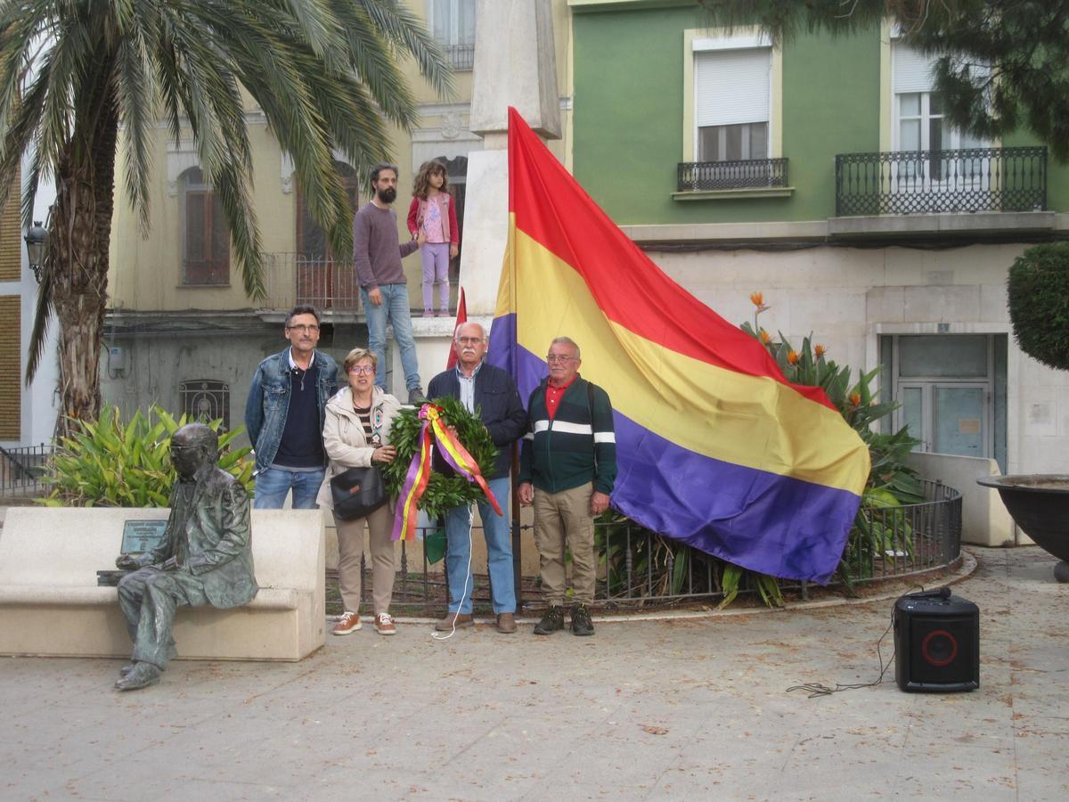 Ofrenda en memoria de los represaliados por el franquismo.