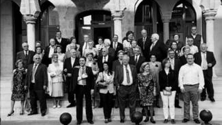 Homenaje a 17 matrimonios pacenses que cumplen sus bodas de oro