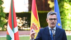 El ministro de Justicia, Félix Bolaños, llega a dar declaraciones a la prensa antes de acudir a la Apertura del Año Judicial 2025-2026, a 26 de septiembre de 2025, en Bilbao, Vizcaya, País Vasco (España).