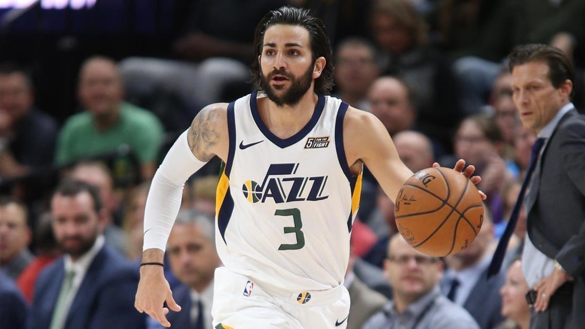 Ricky Rubio controla un balón en el partido frente a los San Antonio Spurs