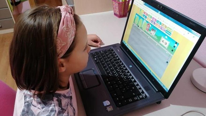 Los alumnos de Los Molinos de Calasparra aprenden y se divierten en casa a través de juegos interactivos