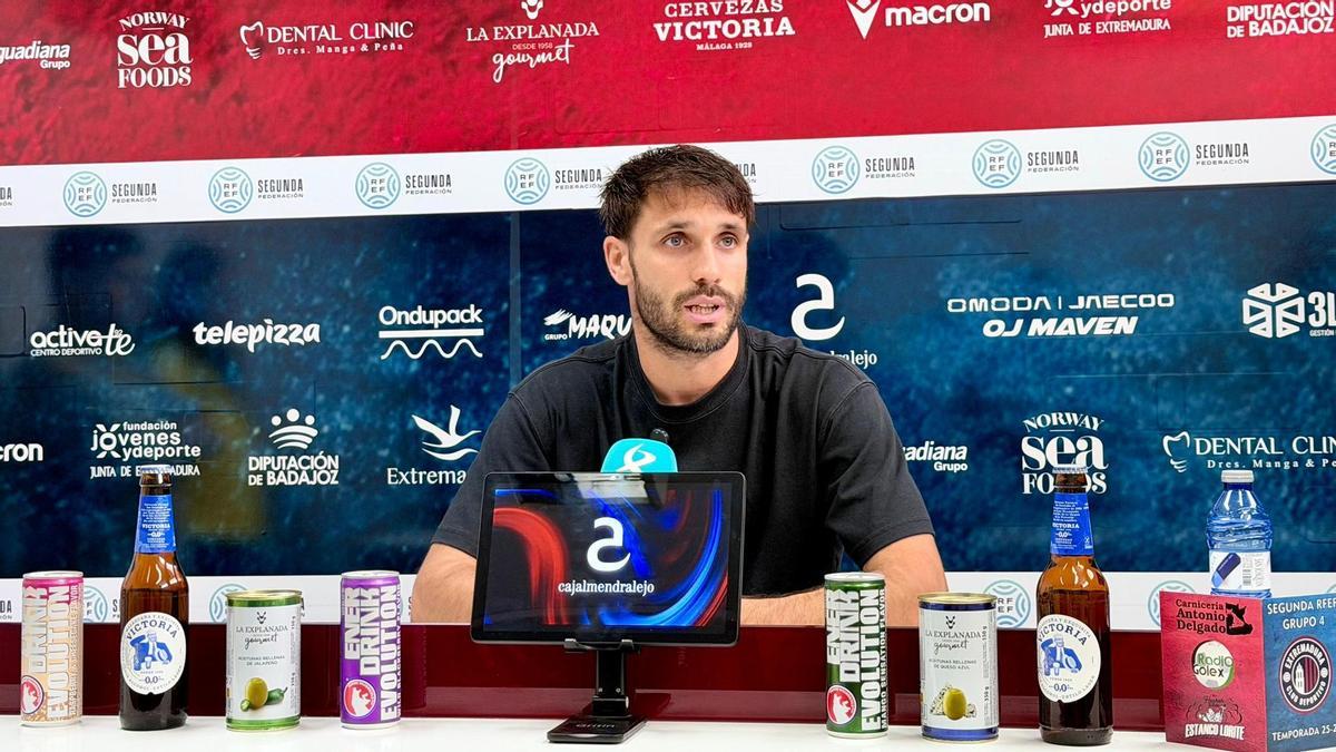 Rober Correa en la sala de prensa de la ciudad deportiva.
