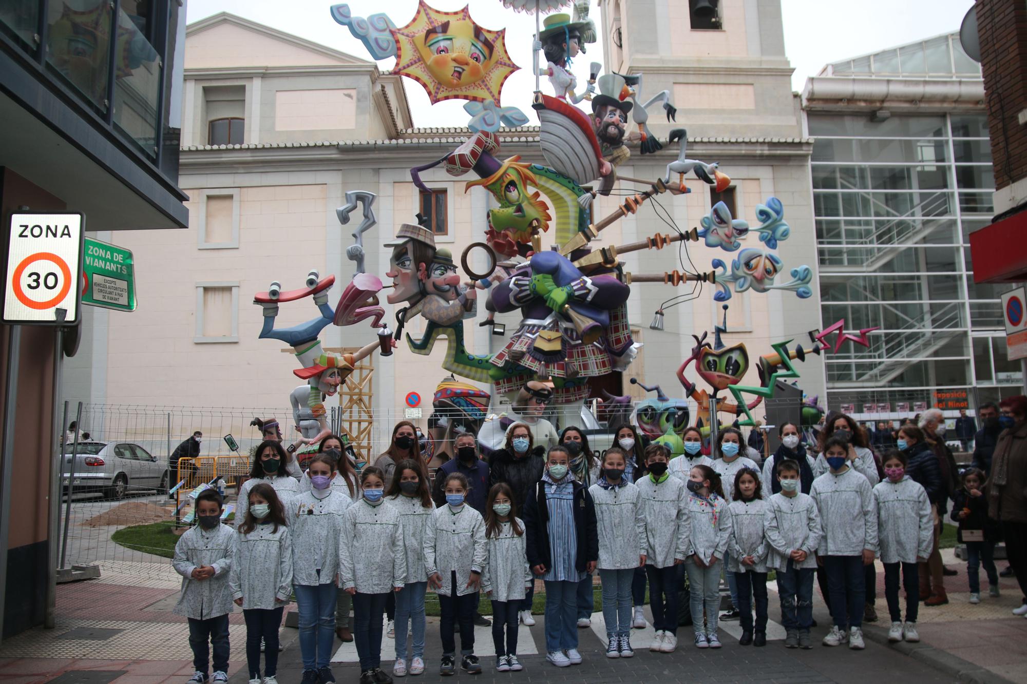 Las mejores imágenes de la 'plantà' de las fallas en Burriana