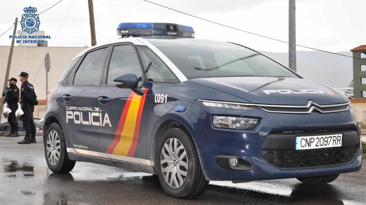 Un coche policial