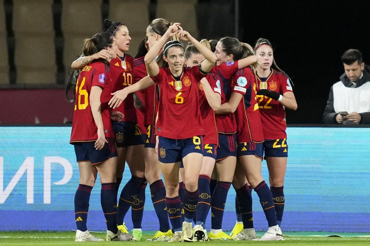 Las jugadores de la selección española celebran uno de los goles contra Francia en la final de la UEFA Nations League