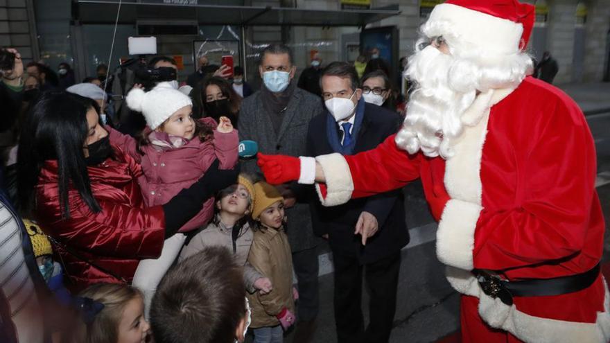 Alumbrado y Black Friday dan vida a las calles