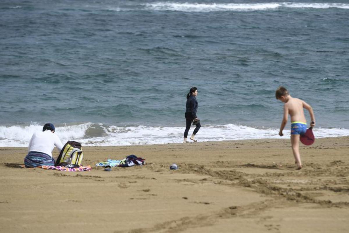 12-06-19 LAS PALMAS DE GRAN CANARIA. PLAYA DE LAS CANTERAS. LAS PALMAS DE GRAN CANARIA. METEOROLOGIA. Playa de Las Canteras. Fotos: Juan Castro. | 12/06/2019 | Fotógrafo: Juan Carlos Castro 12-06-19 LAS PALMAS DE GRAN CANARIA. PLAYA DE LAS CANTERAS. LAS PALMAS DE GRAN CANARIA. METEOROLOGIA. Playa de Las Canteras. Fotos: Juan Castro. | 12/06/2019 | Fotógrafo: Juan Carlos Castro