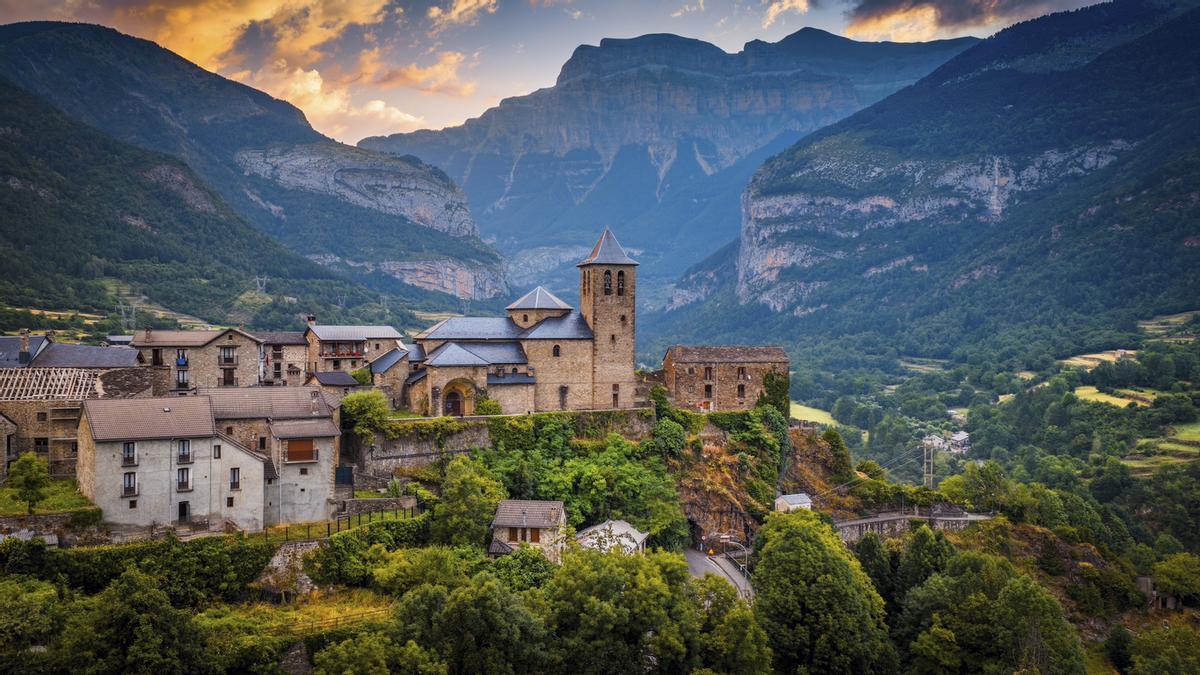 Pueblos aislados en medio del Monte Perdido.