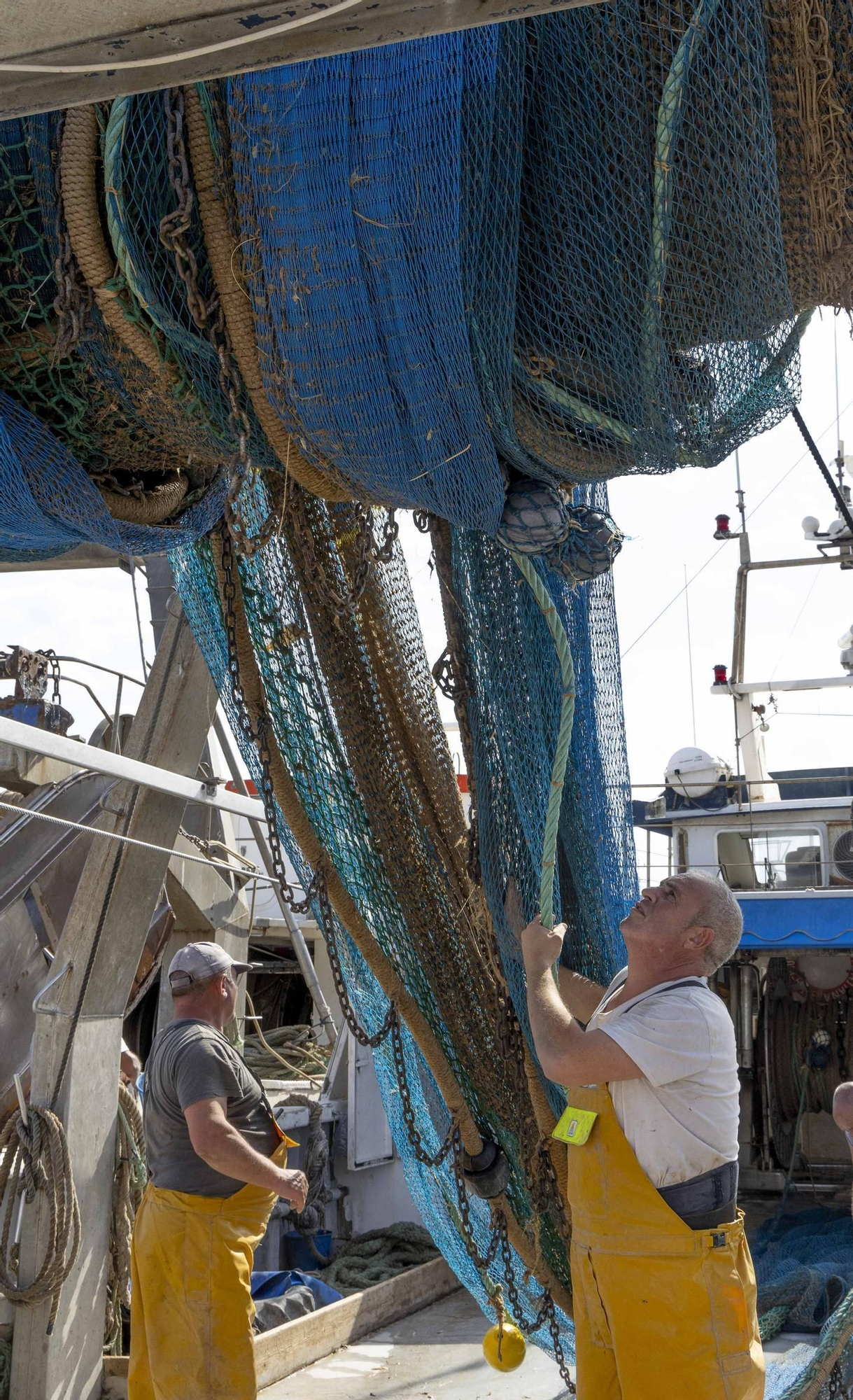 La flota de arrastre de Alicante estrena las nuevas redes impuestas por la UE