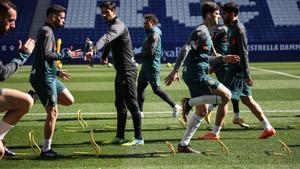 Los jugadores del Espanyol, durante el entrenamiento de este sábado.